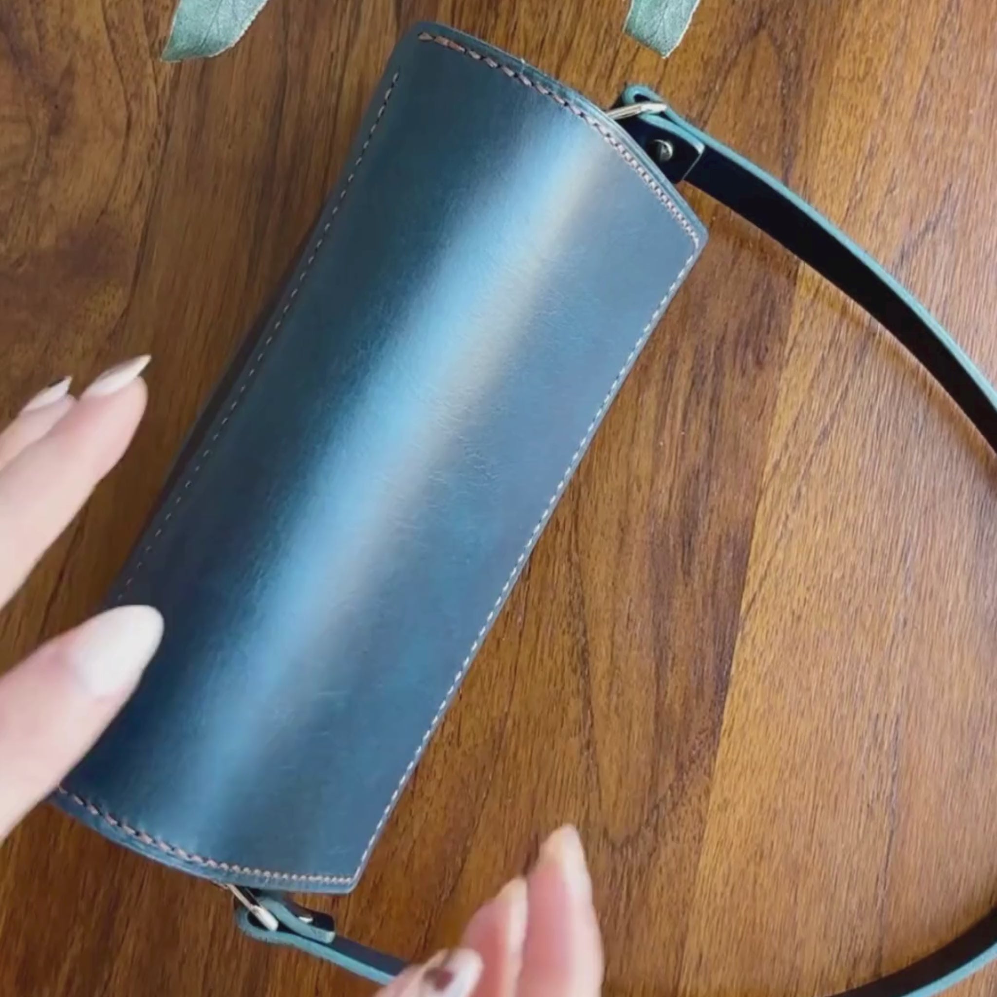 Icona Shoulder Bag: Two Toned
